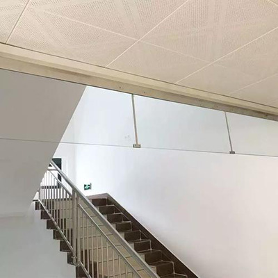 玻璃挡烟垂壁工地实图